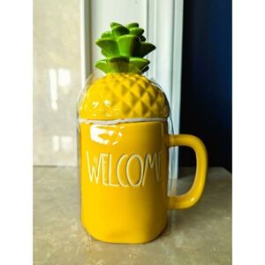 NWT Rae Dunn "Welcome" Sunny Yellow Mug with Pineapple Topper Ceramic